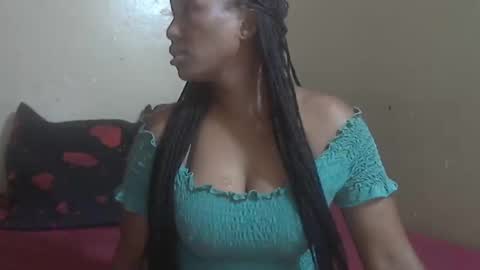 Snapshot of phoenixcandy chatting on 01.11.25 phoenixcandy online show from 01.11.25