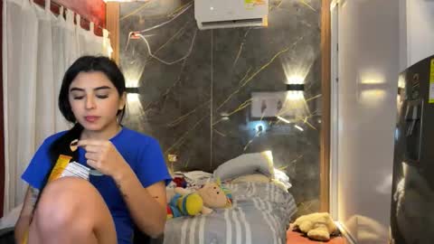 Snapshot of pichon_baby chatting on 09.17.25 pichon_baby online show from 09.17.25