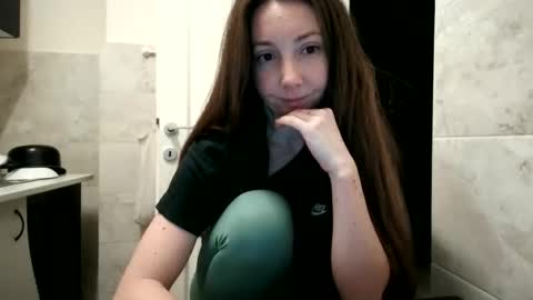 Snapshot of pieceofmoon chatting on 01.18.26 Moonie online show from 01.18.26