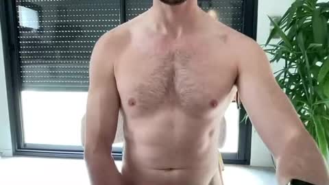 Snapshot of pierre81000 chatting on 04.01.26 pierre81000 online show from 04.01.26