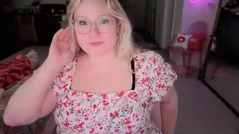 Snapshot of piggyrose chatting on 07.24.26 Piggy Rose online show from 07.24.26