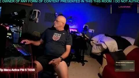 Snapshot of pilot_dave_69 chatting on 10.16.25 Dave online show from 10.16.25