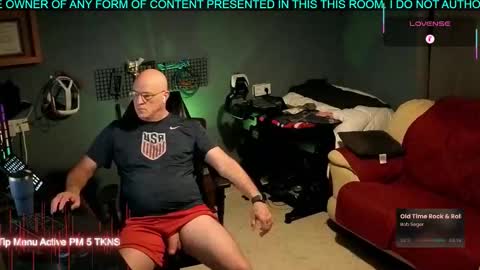 Snapshot of pilot_dave_69 chatting on 10.25.25 Dave online show from 10.25.25