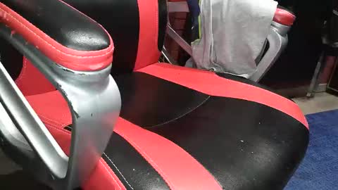 Snapshot of pils001 chatting on 09.10.25 Pils online show from 09.10.25