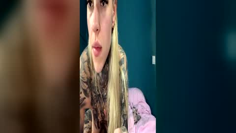 PinaFox online show from 04.25.26