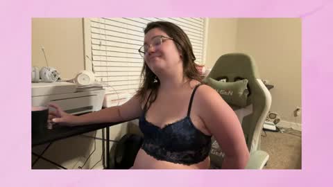 Snapshot of pineappleprincess1 chatting on 05.31.26 Pineapple Princess online show from 05.31.26