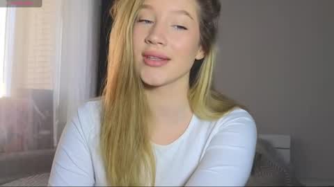 Snapshot of pink_rosee_ chatting on 12.25.24   online show from 12.25.24