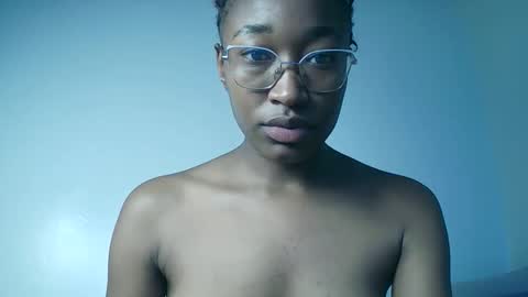 PinkyAura online show from 04.01.26