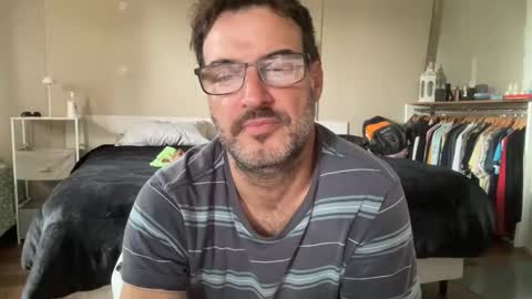 Snapshot of pinkermax chatting on 11.19.25 Max Pinker online show from 11.19.25