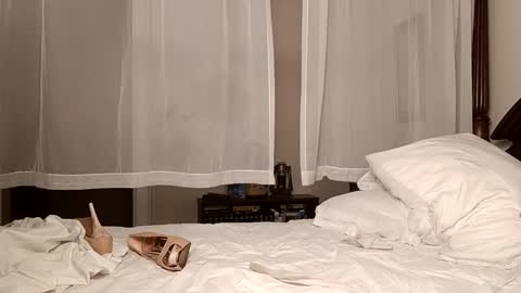 Snapshot of pinkpillbambi chatting on 11.08.25 pinkpillbambi online show from 11.08.25