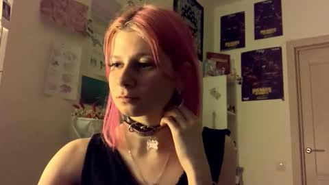 Snapshot of pinkvampire chatting on 09.21.25 Sara online show from 09.21.25