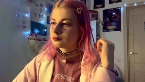 Snapshot of pinkvampire chatting on 09.23.25 Sara online show from 09.23.25