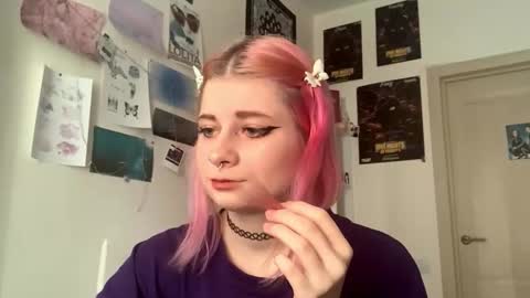 Snapshot of pinkvampire chatting on 10.03.25 Sara online show from 10.03.25