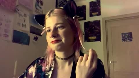 Snapshot of pinkvampire chatting on 10.07.25 Sara online show from 10.07.25