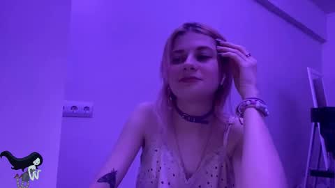 Snapshot of pinkvampire chatting on 10.26.25 Sara online show from 10.26.25