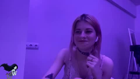 Snapshot of pinkvampire chatting on 10.29.25 Sara online show from 10.29.25