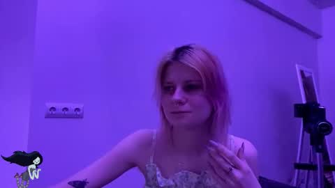 Snapshot of pinkvampire chatting on 10.30.25 Sara online show from 10.30.25