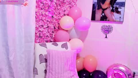 Snapshot of pinky_purr chatting on 10.08.25 Pinky Purr online show from 10.08.25