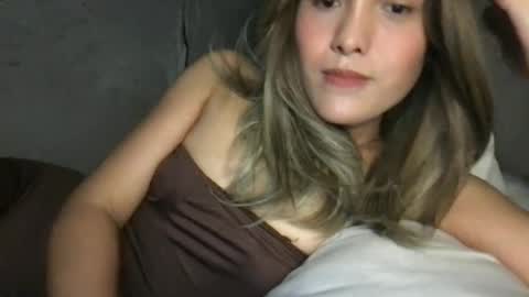 Snapshot of pinky_skylar chatting on 07.11.26 taylor-dont forget to follow and give thumps up online show from 07.11.26