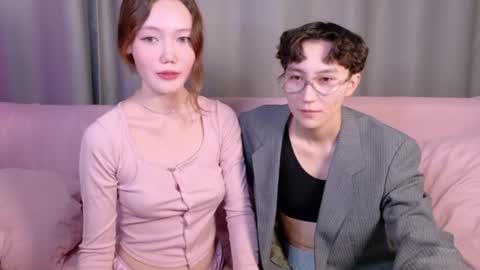 Snapshot of pinkylovers chatting on 07.18.26 Li long hair and Ru short hair online show from 07.18.26