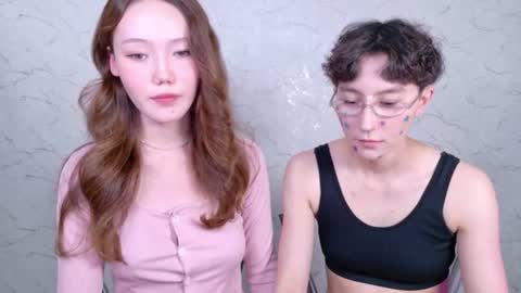 Snapshot of pinkylovers chatting on 07.19.26 Li long hair and Ru short hair online show from 07.19.26