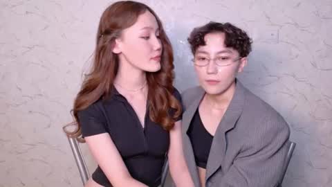 Snapshot of pinkylovers chatting on 07.21.26 Li long hair and Ru short hair online show from 07.21.26