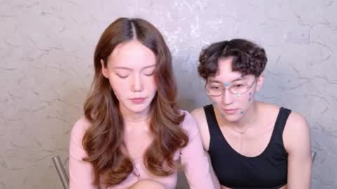Snapshot of pinkylovers chatting on 07.26.26 Li long hair and Ru short hair online show from 07.26.26