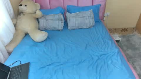 Snapshot of pinkysmiles chatting on 11.17.25 Pinky online show from 11.17.25