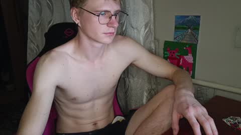 Snapshot of pinochetti chatting on 01.10.25 Incubus online show from 01.10.25