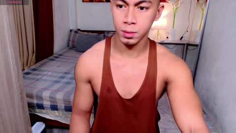 Snapshot of pinoymilker chatting on 01.04.25 ethan online show from 01.04.25