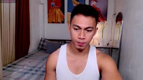 Snapshot of pinoymilker chatting on 01.05.25 ethan online show from 01.05.25