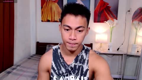 Snapshot of pinoymilker chatting on 01.11.25 ethan online show from 01.11.25