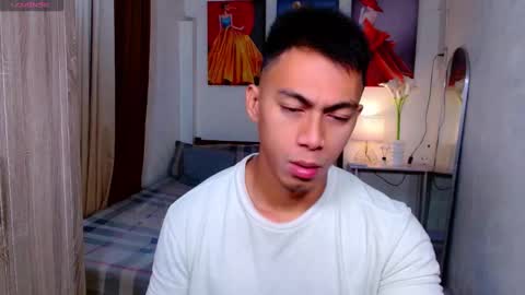 Snapshot of pinoymilker chatting on 02.05.25 ethan online show from 02.05.25