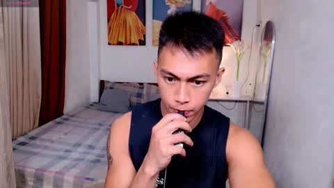 Snapshot of pinoymilker chatting on 02.06.25 ethan online show from 02.06.25