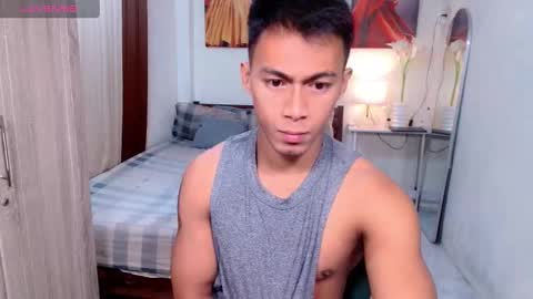 Snapshot of pinoymilker chatting on 03.05.25 ethan online show from 03.05.25