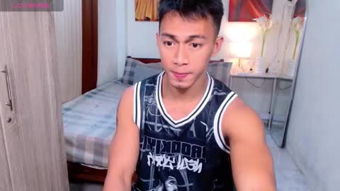 Snapshot of pinoymilker chatting on 03.06.25 ethan online show from 03.06.25