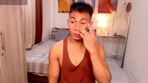 Snapshot of pinoymilker chatting on 03.10.25 ethan online show from 03.10.25