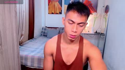 Snapshot of pinoymilker chatting on 03.11.25 ethan online show from 03.11.25