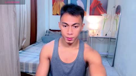 Snapshot of pinoymilker chatting on 03.11.25 ethan online show from 03.11.25