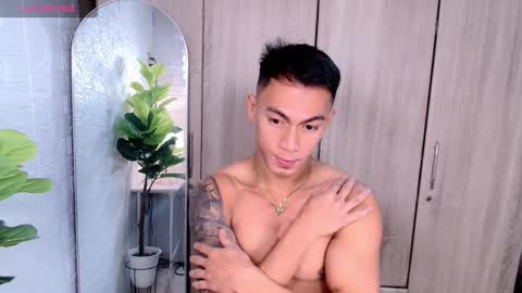 Snapshot of pinoymilker chatting on 09.10.25 ethan online show from 09.10.25