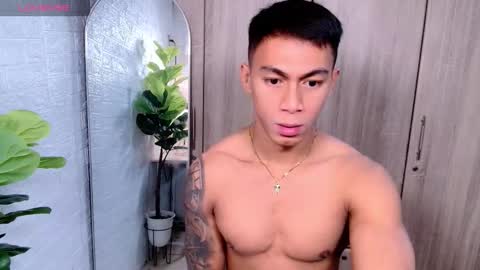 Snapshot of pinoymilker chatting on 09.16.25 ethan online show from 09.16.25