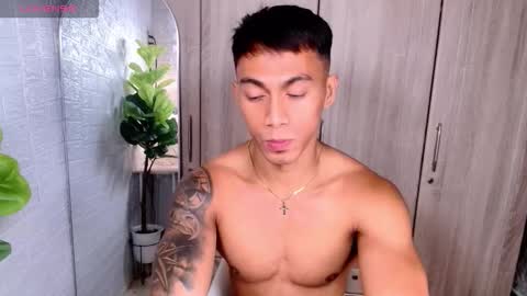 Snapshot of pinoymilker chatting on 09.28.25 ethan online show from 09.28.25