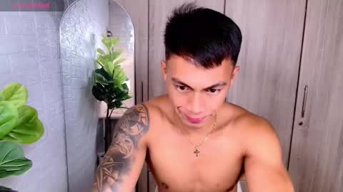 Snapshot of pinoymilker chatting on 09.30.25 ethan online show from 09.30.25