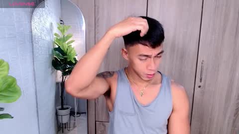 Snapshot of pinoymilker chatting on 10.01.25 ethan online show from 10.01.25