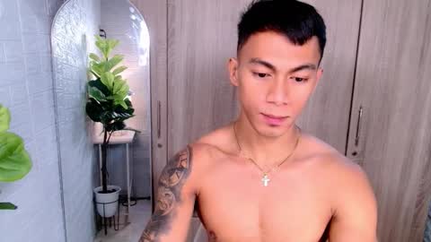 Snapshot of pinoymilker chatting on 10.03.25 ethan online show from 10.03.25
