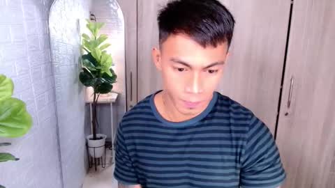 Snapshot of pinoymilker chatting on 10.06.25 ethan online show from 10.06.25