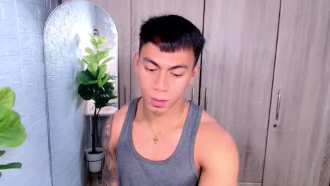Snapshot of pinoymilker chatting on 10.13.25 ethan online show from 10.13.25