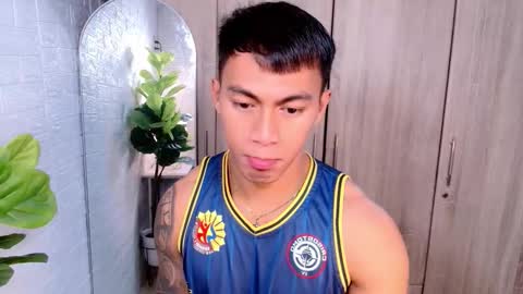 Snapshot of pinoymilker chatting on 10.14.25 ethan online show from 10.14.25