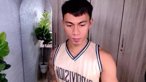 Snapshot of pinoymilker chatting on 10.15.25 ethan online show from 10.15.25
