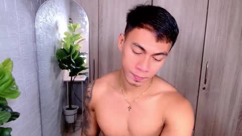 Snapshot of pinoymilker chatting on 10.16.25 ethan online show from 10.16.25